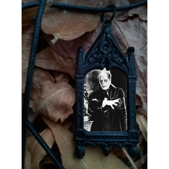 Phantom of the Opera Pendant - Horror Movie Monster Memorabilia Gothic Necklace - Picture 1 of 2